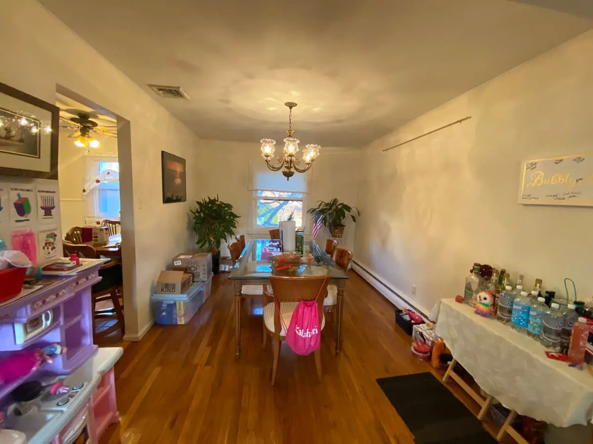 Wondering what your Baldwin house is worth: dining room with a chandelier and hardwood floors